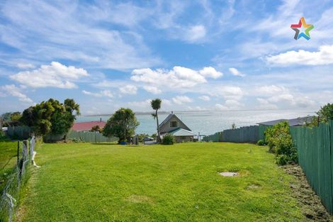 Photo of property in 14 Marine Parade, Bluff, 9814