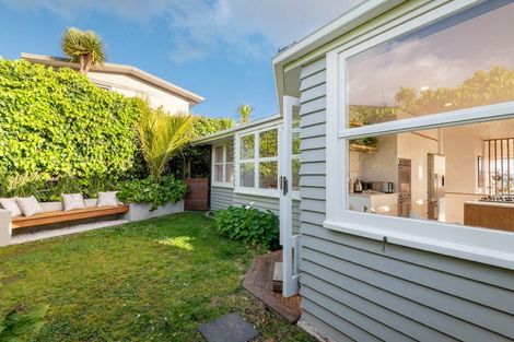 Photo of property in 1/106 Island Bay Road, Beach Haven, Auckland, 0626
