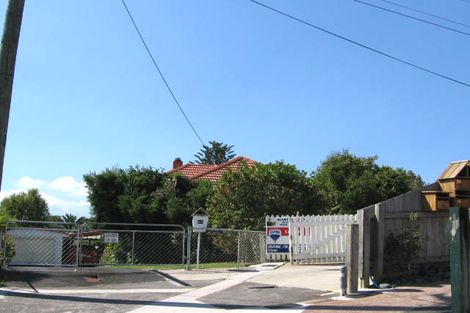 Photo of property in 45 Blease Street, New Lynn, Auckland, 0600