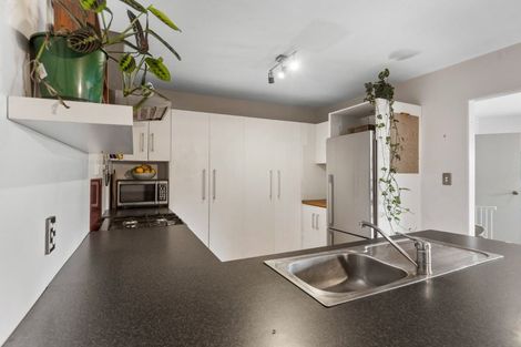 Photo of property in 33 Beaumont Crescent, Frankleigh Park, New Plymouth, 4310