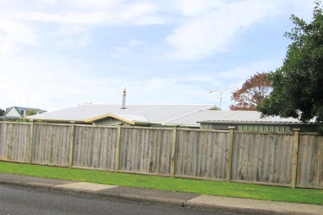 Photo of property in 32 Fairway Avenue, Red Beach, 0932
