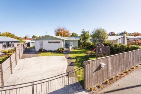 Photo of property in 107 Ruamahanga Crescent, Terrace End, Palmerston North, 4410