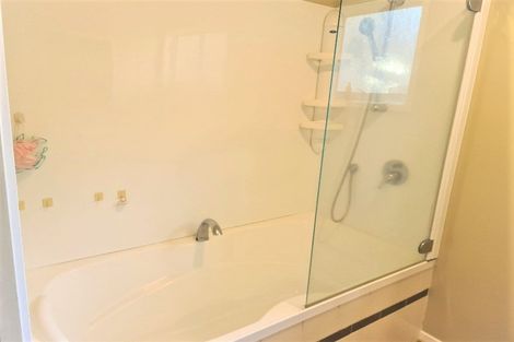 Photo of property in 1 Malters Place, Browns Bay, Auckland, 0630