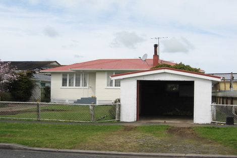 Photo of property in 13 Kahikatea Street, Inglewood, 4330