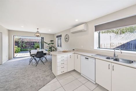 Photo of property in 3/118a Sawyers Arms Road, Northcote, Christchurch, 8052