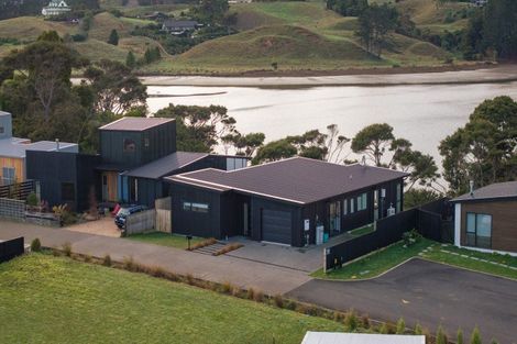 Photo of property in 6 Hapuapua Street, Raglan, 3225