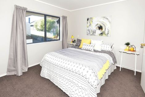 Photo of property in 39a Luckens Road, West Harbour, Auckland, 0618