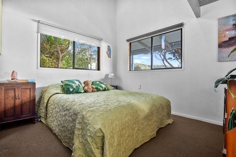 Photo of property in 100 Seaview Road, Piha, New Lynn, 0772
