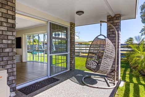 Photo of property in 33 Maygrove Drive, Orewa, 0931