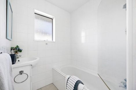 Photo of property in 1/27 Shanaway Rise, Hillcrest, Auckland, 0627