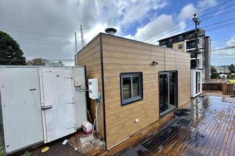 Photo of property in 1/174 Lake Road, Northcote, Auckland, 0627