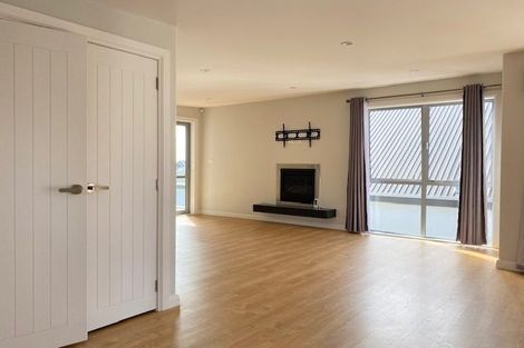 Photo of property in 6a Te Akau Crescent, Bucklands Beach, Auckland, 2012