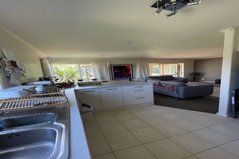 Photo of property in 32 Waldorf Crescent, Orewa, 0931