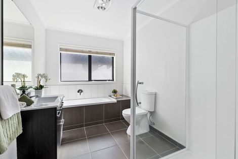 Photo of property in 33 Mural Place, Greenhithe, Auckland, 0632