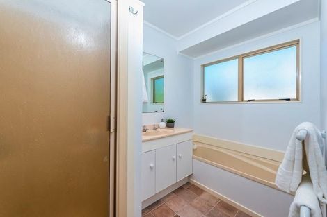 Photo of property in 13 Ballini Rise, West Harbour, Auckland, 0618