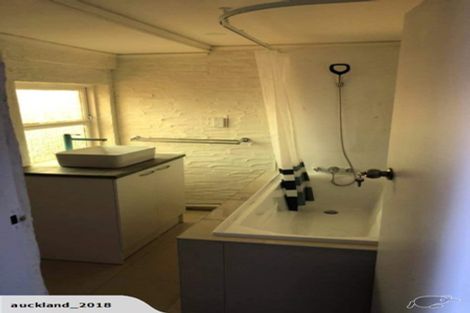 Photo of property in 104 Archibald Road, Kelston, Auckland, 0602