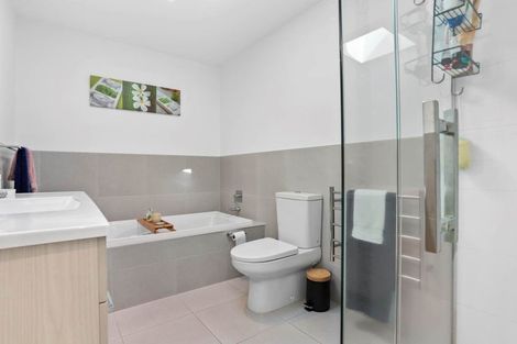 Photo of property in 76 Hobsonville Point Road, Hobsonville, Auckland, 0616