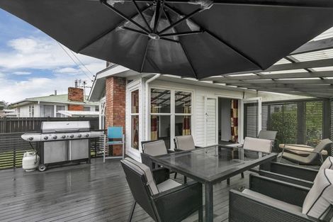 Photo of property in 38 Maui Pomare Street, Blockhouse Bay, Auckland, 0600