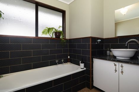 Photo of property in 60 Victory Street, Welcome Bay, Tauranga, 3112