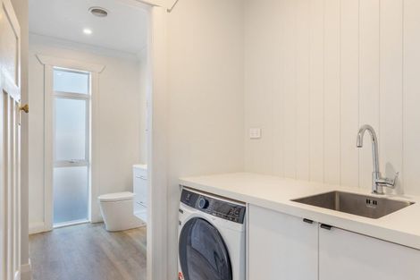 Photo of property in 130 Vivian Street, New Plymouth, 4310