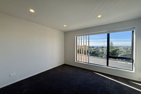Photo of property in 4/506 Glenfield Road, Bayview, Auckland, 0629