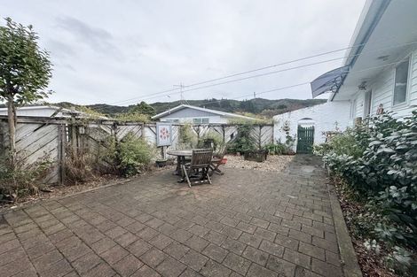 Photo of property in 8 Kew Grove, Wainuiomata, Lower Hutt, 5014