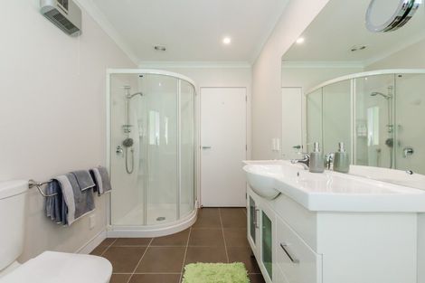 Photo of property in 11b Poneke Drive, Waikanae, 5036