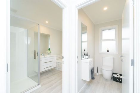 Photo of property in 132 Johnstone Drive, Fitzherbert, Palmerston North, 4410