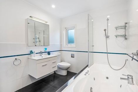 Photo of property in 1/2 Flavia Close, Torbay, Auckland, 0630