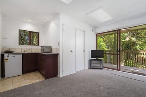 Photo of property in 44 Turanga Road, Henderson Valley, Auckland, 0612