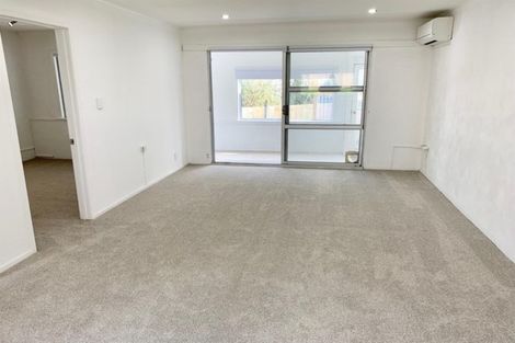 Photo of property in 3/80 West Coast Road, Glen Eden, Auckland, 0602