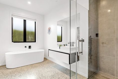 Photo of property in 6 Sandpiper Avenue, Point Wells, 0986