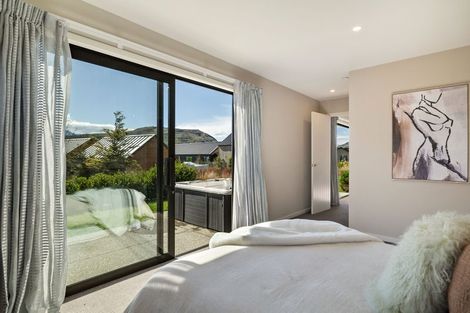 Photo of property in 17 Kerrera Lane, Jacks Point, Queenstown, 9371