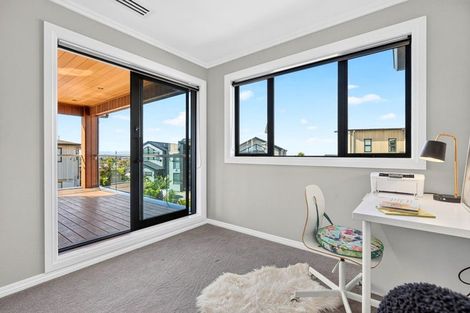 Photo of property in 1 Taku Close, Long Bay, Auckland, 0630