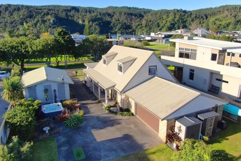 Photo of property in 403 Harbour View Road, Whangamata, 3620