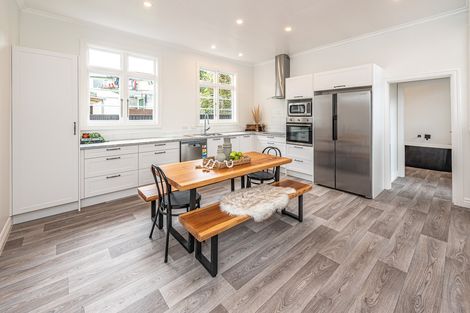 Photo of property in 2 Alma Road, Gonville, Whanganui, 4501