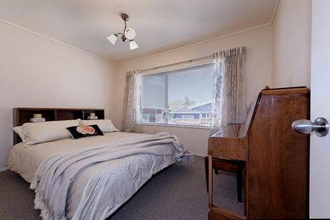 Photo of property in 1/62 Whiting Grove, West Harbour, Auckland, 0618
