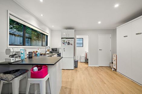 Photo of property in 23 Helleur Road, Massey, Auckland, 0614