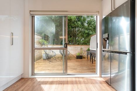 Photo of property in 2/123 The Parade, Island Bay, Wellington, 6023