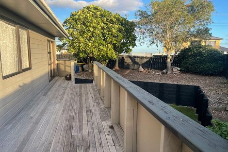 Photo of property in 136 Luckens Road, West Harbour, Auckland, 0618
