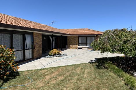 Photo of property in 19 Golfland Drive, Golflands, Auckland, 2013