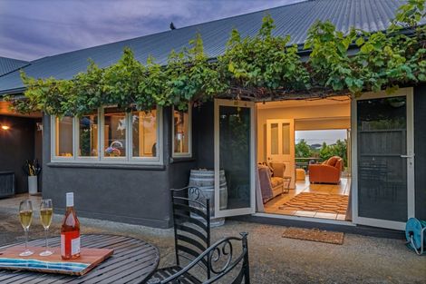 Photo of property in 76 Polson Hill Drive, Aokautere, Palmerston North, 4471