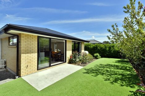 Photo of property in 10 Fairbairn Close, Halswell, Christchurch, 8025