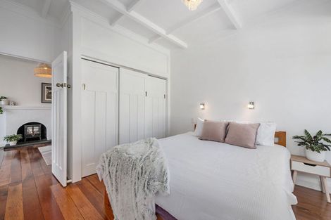 Photo of property in 2/33a Glen Road, Stanley Point, Auckland, 0624