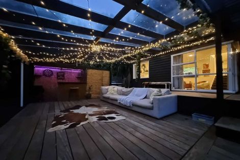 Photo of property in 1 Dorothy Road, Laingholm, Auckland, 0604