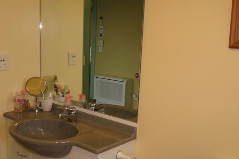 Photo of property in 12 Domett Street, Newlands, Wellington, 6037