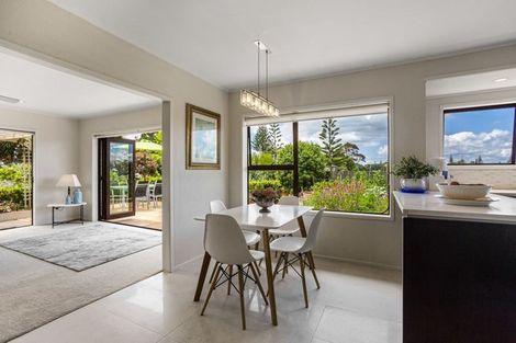 Photo of property in 2 Edgewater Grove, Orewa, 0931