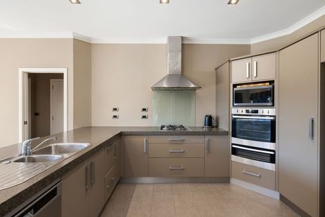 Photo of property in 20 Gibbston Close, Huntington, Hamilton, 3210