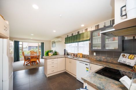 Photo of property in 27 Leander Place, Milson, Palmerston North, 4414
