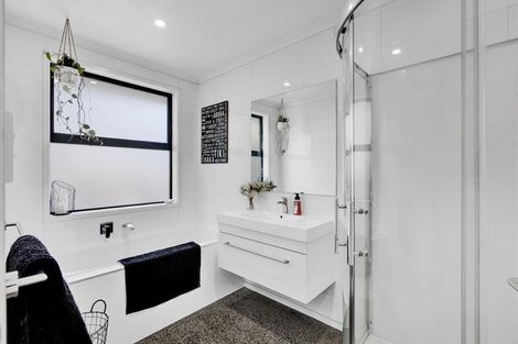 Photo of property in 93e Clemow Road, Fitzroy, New Plymouth, 4312